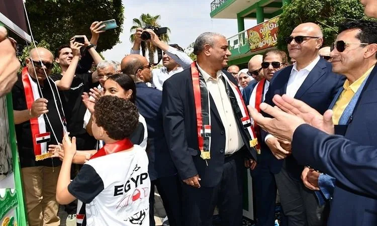 وزير الشباب ومحافظ القليوبية يطلقان مشروع تطوير نادي بنها الرياضي وزير الشباب ومحافظ القليوبية يطلقان مشروع تطوير نادي بنها الرياضي