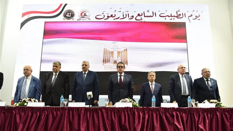 وزير الصحة: حزم مالية تحفيزية لتحسين دخول العاملين بالقطاع
