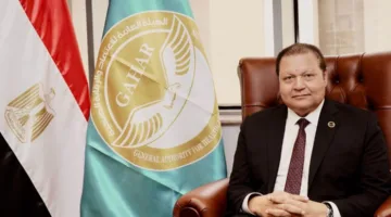 وزير الصحة يبارك لرئيس هيئة الاعتماد والرقابة لفوزه بجائزة الطبيب العربي لعام 2025.