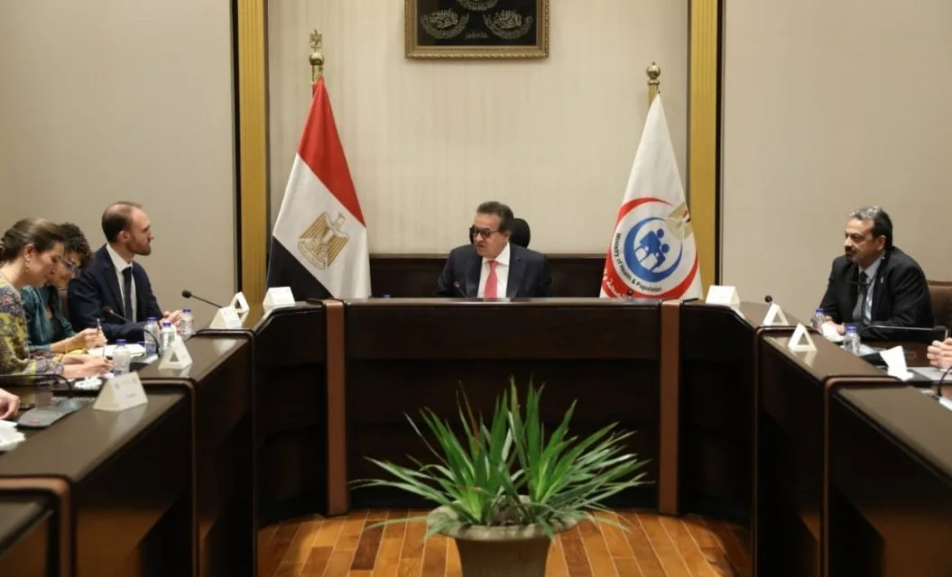 وزير الصحة يتباحث مع رئيس بعثة منظمة “أطباء بلا حدود” حول التعاون في المجالات الصحية والإنسانية. وزير الصحة يتباحث مع رئيس بعثة منظمة “أطباء بلا حدود” حول التعاون في المجالات الصحية والإنسانية.