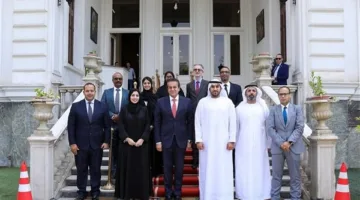 وزير الصحة يتناقش مع المدير التنفيذي للمرافق الصحية في الإمارات حول تحسين الخدمات في مستشفى الشيخ زايد التخصصي ومستشفى آل نهيان.