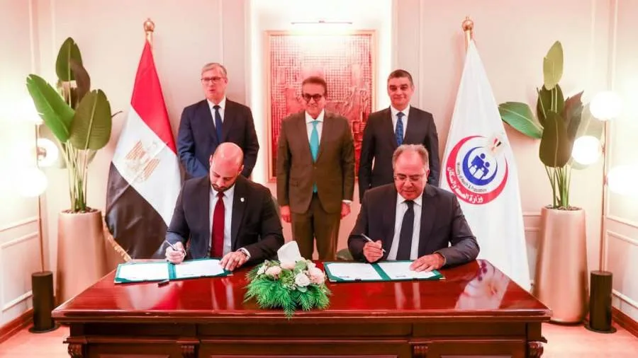 وزير الصحة يشارك في توقيع اتفاقية شراكة مع شركة دولية لتعزيز الصناعات المحلية وزير الصحة يشارك في توقيع اتفاقية شراكة مع شركة دولية لتعزيز الصناعات المحلية