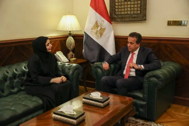وزير الصحة يناقش تحسين الخدمات الطبية في مستشفى الشيخ زايد التخصصي ومستشفى آل نهيان وزير الصحة يناقش تحسين الخدمات الطبية في مستشفى الشيخ زايد التخصصي ومستشفى آل نهيان