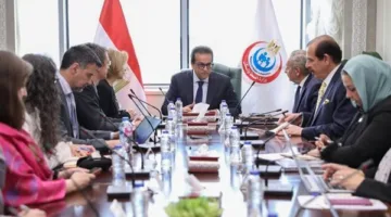 وزير الصحة يناقش مع وفد البنك الدولي تحسين خدمات كبار السن