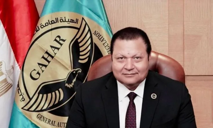وزير الصحة يُبارك لرئيس الرقابة الصحية بمناسبة فوزه بجائزة الطبيب العربي وزير الصحة يُبارك لرئيس الرقابة الصحية بمناسبة فوزه بجائزة الطبيب العربي