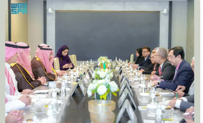 وزير الصناعة والثروة المعدنية يناقش تعزيز الشراكة الصناعية مع نظيره الماليزي في الاستثمار والتجارة والصناعة وزير الصناعة والثروة المعدنية يناقش تعزيز الشراكة الصناعية مع نظيره الماليزي في الاستثمار والتجارة والصناعة
