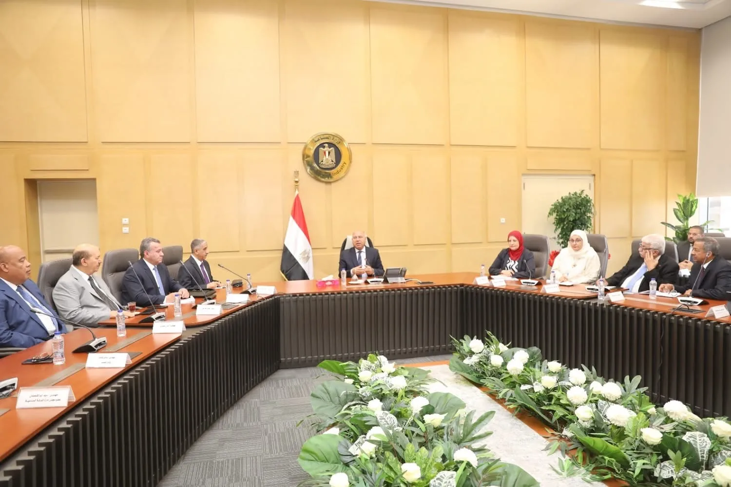 وزير الصناعة يعقد اجتماعاً مع منتجي الحديد لمركزية مصر في تجارة الحديد والمنتجات المتعلقة به. وزير الصناعة يعقد اجتماعاً مع منتجي الحديد لمركزية مصر في تجارة الحديد والمنتجات المتعلقة به.
