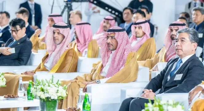 وزير الصناعة يعلن: المملكة تواصل خطواتها نحو توطين صناعة السيارات وتعزيز مكانتها في مجال إعادة التصدير. وزير الصناعة يعلن: المملكة تواصل خطواتها نحو توطين صناعة السيارات وتعزيز مكانتها في مجال إعادة التصدير.