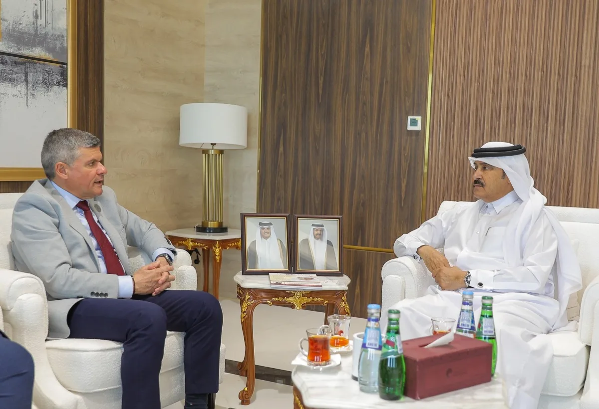 وزير الطاقة والتجارة في قبرص يناقش مع غرفة قطر إمكانية إنشاء لجنة فنية لتعزيز التعاون المشترك. وزير الطاقة والتجارة في قبرص يناقش مع غرفة قطر إمكانية إنشاء لجنة فنية لتعزيز التعاون المشترك.