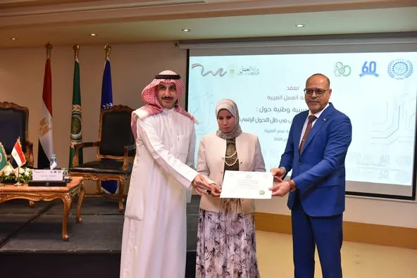وزير العمل: نسعى لتعزيز الاستفادة من التحول الرقمي في مجالات الأنماط الجديدة وتحسين إدارات التوظيف. وزير العمل: نسعى لتعزيز الاستفادة من التحول الرقمي في مجالات الأنماط الجديدة وتحسين إدارات التوظيف.