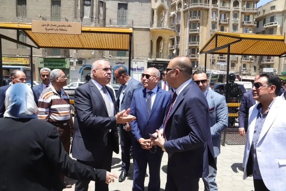 وزير العمل ومحافظ القاهرة يتفقدان أماكن انتظار عمال التراحيل بباب الشعرية