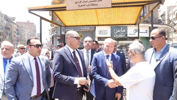 وزير العمل ومحافظ القاهرة يتفقدان أماكن انتظار لائقة لعمال التراحيل بباب الشعرية