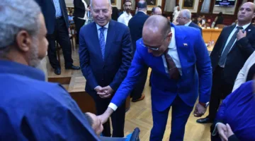 وزير العمل ومحافظ القاهرة يقدمان 60 عقد عمل لذوي الهمم في إطار مبادرة دمجهم في سوق العمل