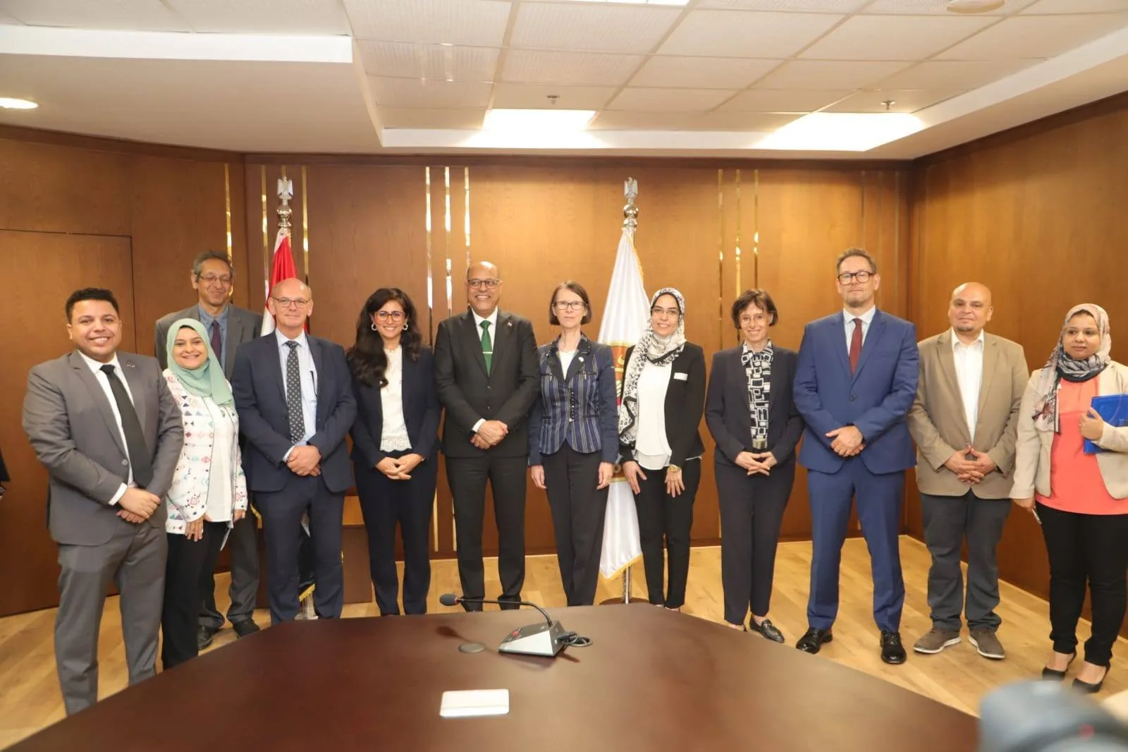 وزير العمل وممثلو القطاع الخاص يعلنون عن تأسيس مرصد تنسيق معلومات سوق العمل وزير العمل وممثلو القطاع الخاص يعلنون عن تأسيس مرصد تنسيق معلومات سوق العمل