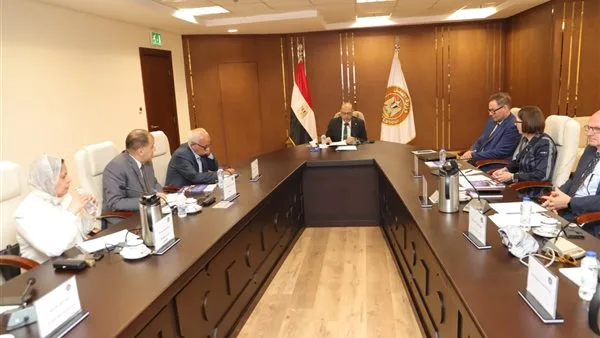 وزير العمل وممثلو القطاع الخاص يعلنون عن تدشين منصة معلومات سوق العمل التنسيقية وزير العمل وممثلو القطاع الخاص يعلنون عن تدشين منصة معلومات سوق العمل التنسيقية