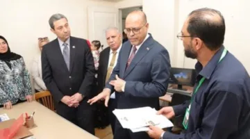 وزير العمل يزور مديرية العمل في دمياط ويشجع الموظفين على تعزيز جهودهم