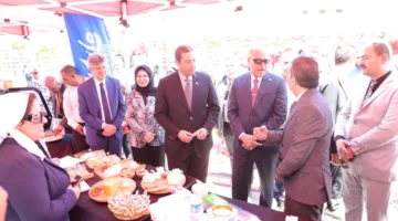 وزير العمل يزور معرضًا لمنتجات الألبان والحلويات في دمياط