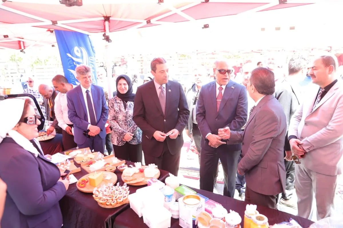 وزير العمل يزور معرضًا لمنتجات الألبان والحلويات في دمياط وزير العمل يزور معرضًا لمنتجات الألبان والحلويات في دمياط