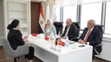 وزير العمل يشارك في المقابلات الشخصية لبرنامج “تمكين المرأة للقيادة التنفيذية”