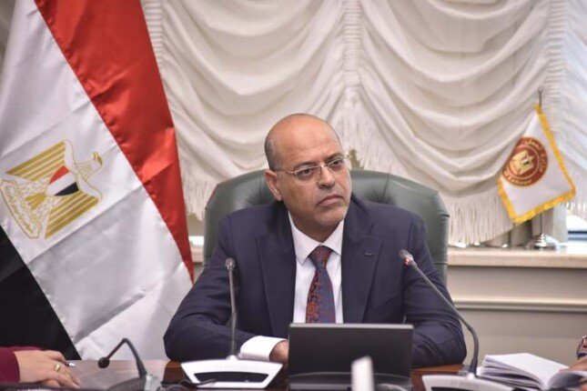 وزير العمل يعلن عن 61 فرصة عمل بالأردن.. مهن متنوعة