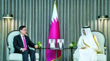 وزير العمل يلتقي الرئيس التنفيذي لهونغ كونغ