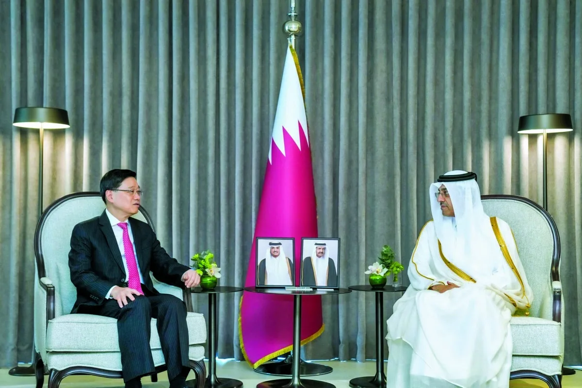 وزير العمل يلتقي الرئيس التنفيذي لهونغ كونغ وزير العمل يلتقي الرئيس التنفيذي لهونغ كونغ