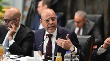 وزير العمل يناقش مبادرات خلق بيئة عمل مناسبة وتشريعات عادلة لصالح “الطرفين المكونين للإنتاج”