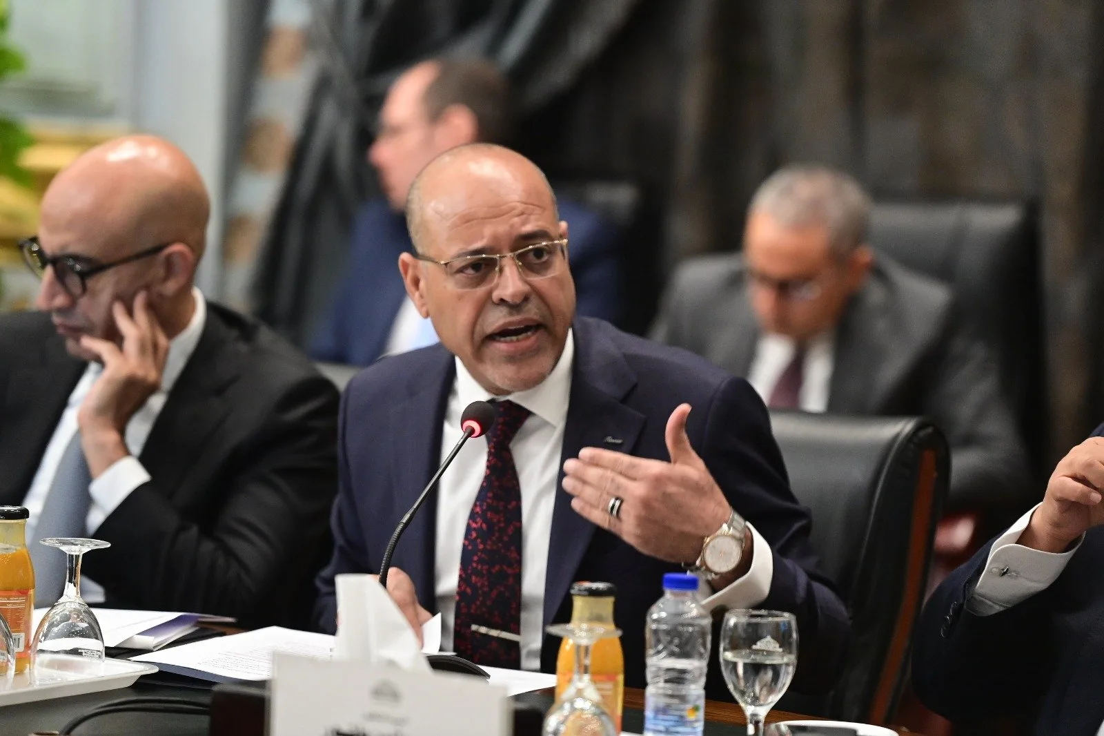وزير العمل يناقش مبادرات خلق بيئة عمل مناسبة وتشريعات عادلة لصالح “الطرفين المكونين للإنتاج” وزير العمل يناقش مبادرات خلق بيئة عمل مناسبة وتشريعات عادلة لصالح “الطرفين المكونين للإنتاج”