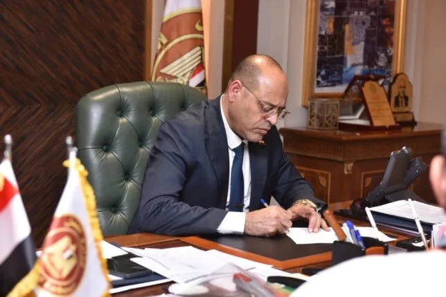 وزير العمل يوجه بسرعة رصد العمالة غير المنتظمة المتضررة من حادث انقلاب السيارة في المنوفية وزير العمل يوجه بسرعة رصد العمالة غير المنتظمة المتضررة من حادث انقلاب السيارة في المنوفية