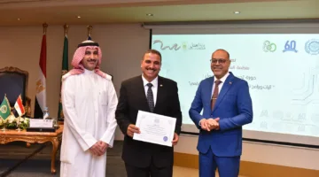 وزير العمل يوزع شهادات تدريبية حول “توظيف الشباب في عصر الرقمنة”
