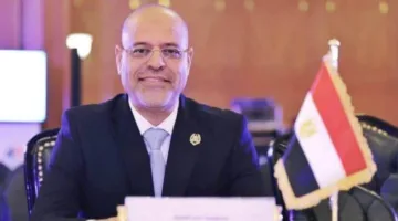 وزير العمل يُثني على معروضات معرض الحلويات والأجبان الدمياطية