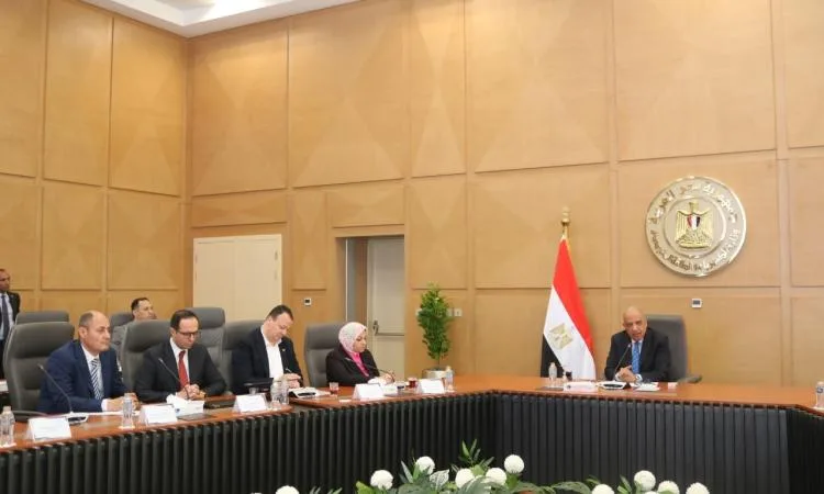 وزير الكهرباء يشرف على مشروعات تعزيز الشبكة الوطنية وزيادة قدرات التشغيل. وزير الكهرباء يشرف على مشروعات تعزيز الشبكة الوطنية وزيادة قدرات التشغيل.