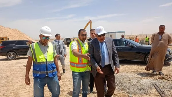 وزير الكهرباء يقوم بزيارة لمتابعة سير أعمال مشروع الربط الكهربائي بين مصر والسعودية
