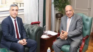 وزير الكهرباء يلتقي سفير الجزائر في القاهرة لبحث تعزيز فرص التعاون والشراكة والاستثمار.
