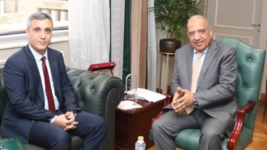 وزير الكهرباء يلتقي سفير الجزائر في القاهرة لبحث تعزيز فرص التعاون والشراكة والاستثمار. وزير الكهرباء يلتقي سفير الجزائر في القاهرة لبحث تعزيز فرص التعاون والشراكة والاستثمار.