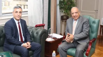 وزير الكهرباء يناقش مع سفير الجزائر أفكار تعزيز التعاون والاستثمار في قطاع الطاقة المتجددة