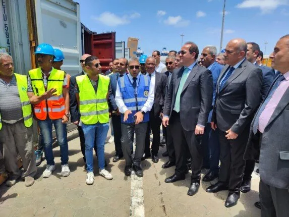 وزير المالية: نهدف إلى تقليل وقت وكلفة الإفراج الجمركي لتعزيز الاستثمار والتصدير. وزير المالية: نهدف إلى تقليل وقت وكلفة الإفراج الجمركي لتعزيز الاستثمار والتصدير.