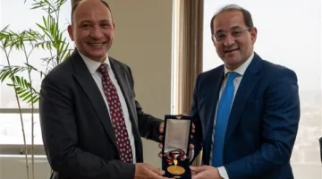 وزير المالية يحتفي بمحمود صقر نائب رئيس مصلحة الضرائب بمناسبة بلوغه سن التقاعد