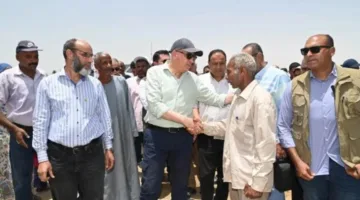 وزير الموارد المائية يزور موقعًا على نهر النيل في إدفو بأسوان