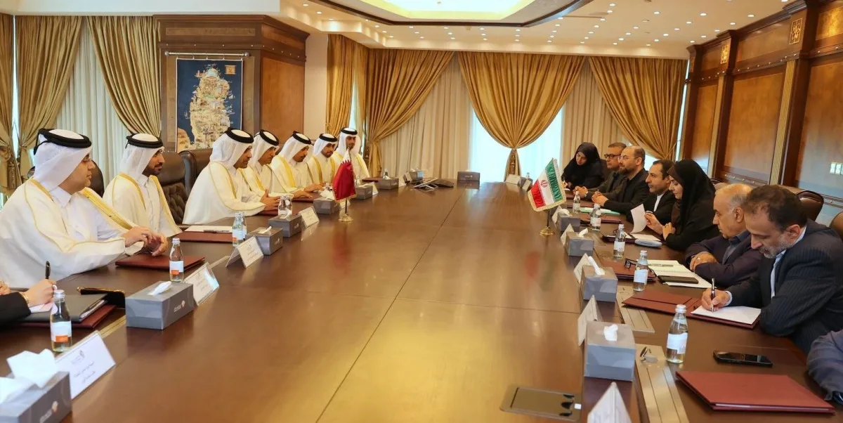 وزير المواصلات يجتمع مع وزير الطرق والتنمية الحضرية الإيرانية