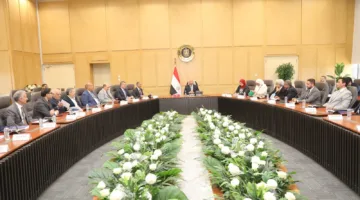 وزير النقل يجتمع بمصنعي ومُنتجي الحديد لوضع سياسات موحدة لتعزيز الصناعة