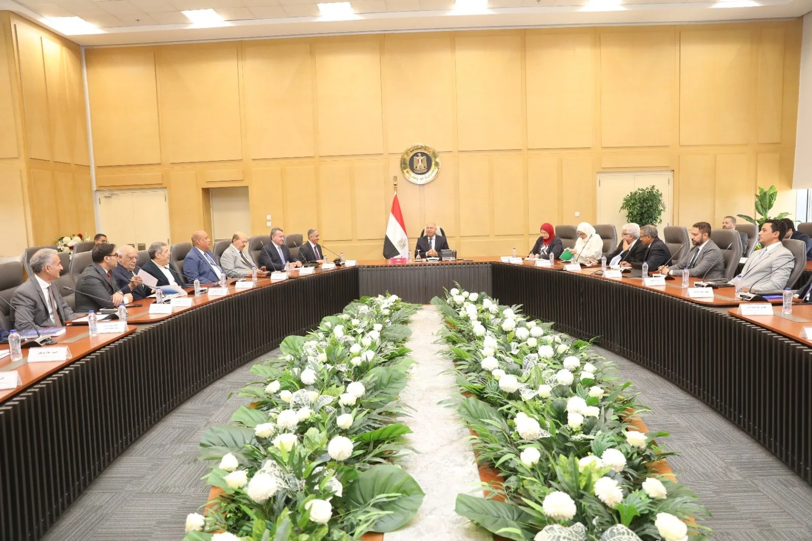 وزير النقل يجتمع بمصنعي ومُنتجي الحديد لوضع سياسات موحدة لتعزيز الصناعة وزير النقل يجتمع بمصنعي ومُنتجي الحديد لوضع سياسات موحدة لتعزيز الصناعة