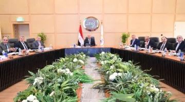 وزير النقل يشدد على أهمية مواصلة برامج التدريب للموظفين في شركة صيانة وخدمات السكك الحديدية.