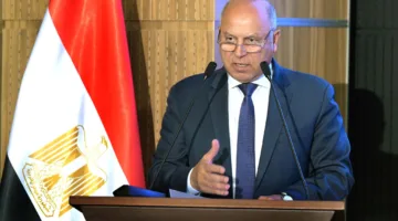 وزير النقل يعلن بدء تشغيل أبراج الإشارات الرئيسية في محطات الزقازيق والإسماعيلية والفردان غرب.