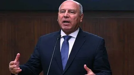وزير النقل يقوم بجولة تفقدية في الخط الثاني للقطار الكهربائي السريع وزير النقل يقوم بجولة تفقدية في الخط الثاني للقطار الكهربائي السريع