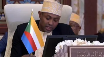 وزير خارجية “القمر”: نؤكد على ضرورة تعزيز التعاون العربي عبر جامعة الدول العربية.