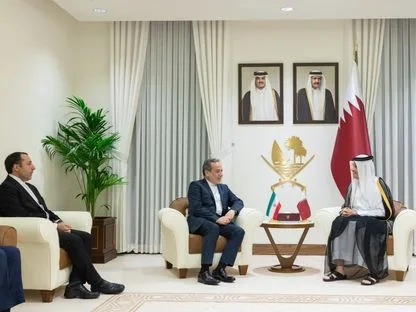 وزير خارجية قطر يستقبل عراقجي ويرحب بمحادثات واشنطن وطهران