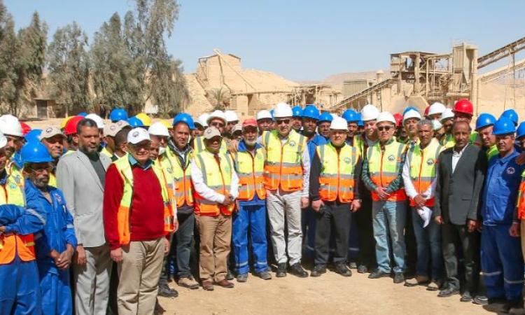 وزير قطاع الأعمال: العمال هم القلب النابض للعملية الإنتاجية وأساس التنمية