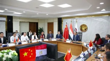وزير قطاع الأعمال: نخطط لاستعادة المكانة الريادية لمصر عالمياً في صناعة الغزل والنسيج، ونفتح أبواب الاستثمار أمام الصين.