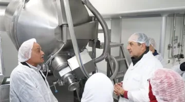 وزير قطاع الأعمال: يتم حالياً تطوير مصنع لإنتاج المواد الخام الخاصة بأدوية السكري وأملاح المحاليل الطبية.